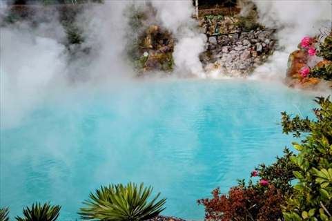 別府地獄めぐりの海地獄