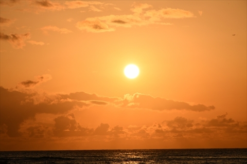 沖縄ビーチの夕日