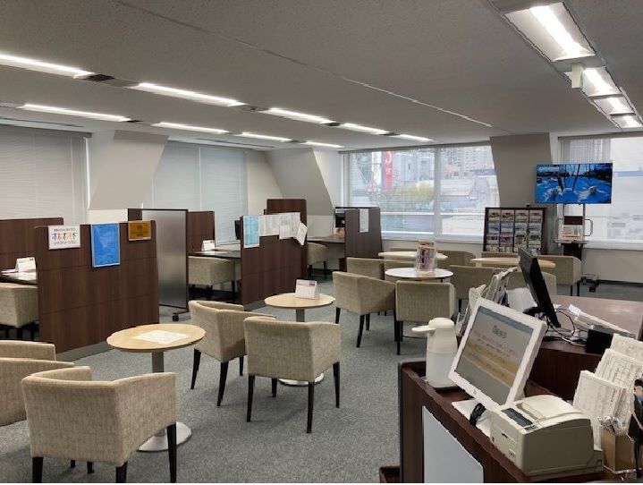 落ち着いた店内でごゆっくりご旅行のご相談が出来ます