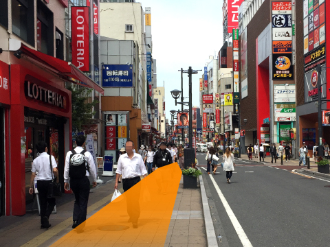 道路のつきあたりを左折し、直進。