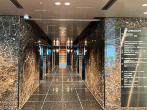  2階よりエレベーターで9階へ