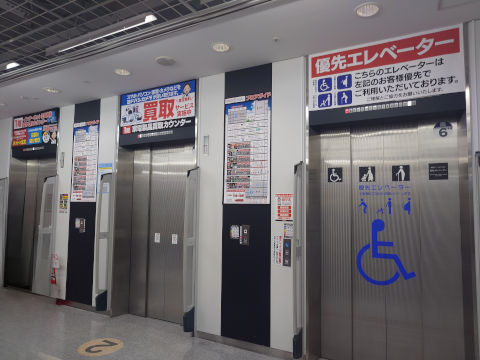 【5】ヨドバシカメラに入り、右奥に進むとエレベーターがあるので7Fへお越しください。