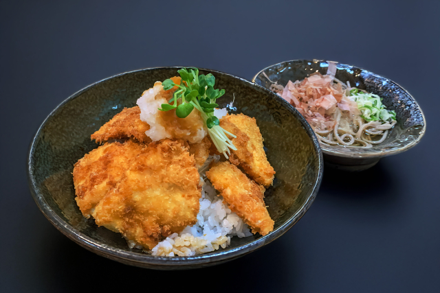 越前大野名物、醤油カツ丼とおろしそば